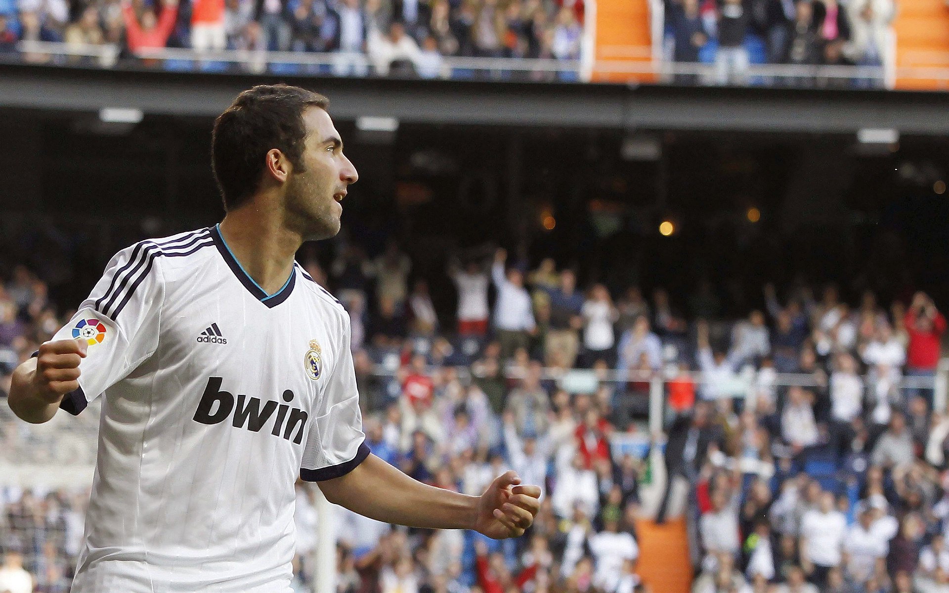 球队中场压制能力对数据结果的深层影响,足球全场压制